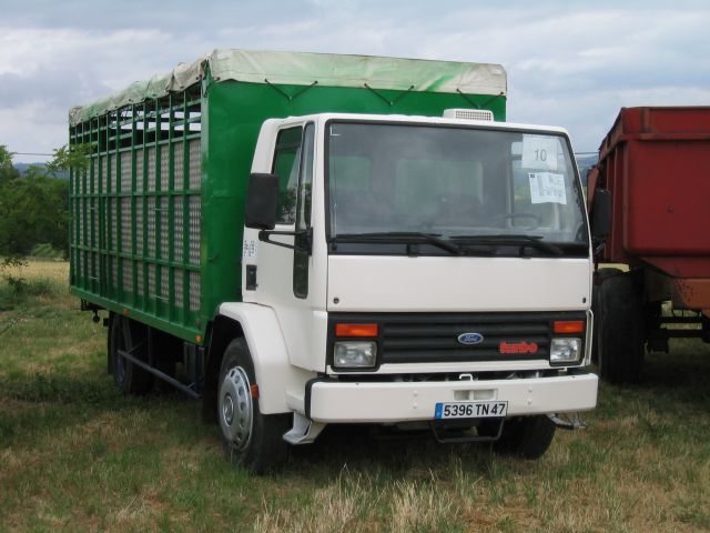 CAMION BETAILLIERE  FORD CEE CARGO 0915 VENDU TTC   1983