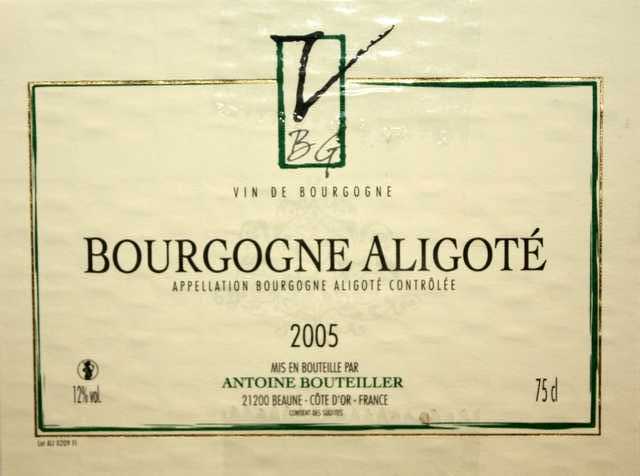12 BOUTEILLES, DOMAINE ANTOINE BOUTEILLER, BOURGOGNE ALIGOTE, 2005.
