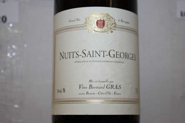 12 BOUTEILLES DE NUITS SAINT GEORGES 2005. BERNARD GRAS. CAISSE CARTON.