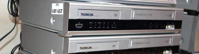 LECTEUR DVD ET VHS DE MARQUE THOMSON MODELE DTH6350F. AVEC TELECOMMANDE ET MODE D'EMPLOI. LOBBY.