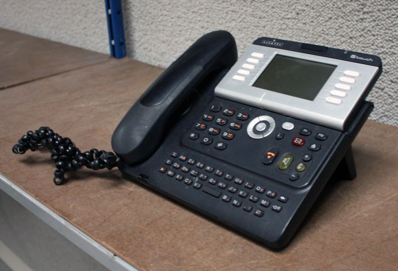37 POSTES TELEPHONIQUES DE MARQUE ALCATEL DONT: 34 MODELE 4028 ET 3 MODELE 4038.