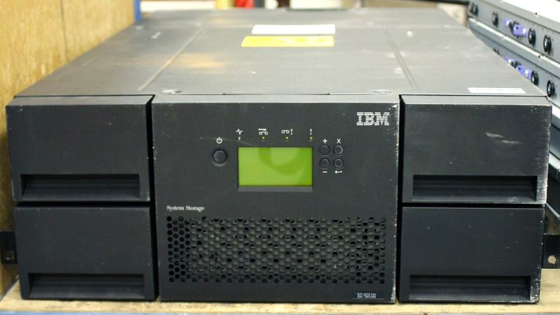 PERIPHERIQUE DE STOCKAGE IBM MODELE 3573 F4H.