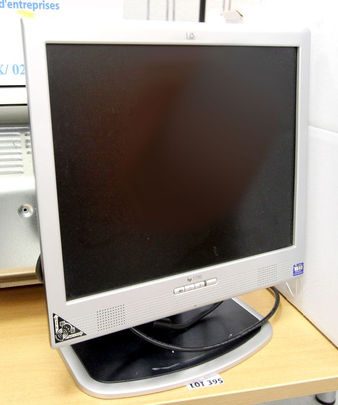 ECRAN POUR PC DE MARQUE HP MODELE 1730, 17 POUCES, 42 CM.