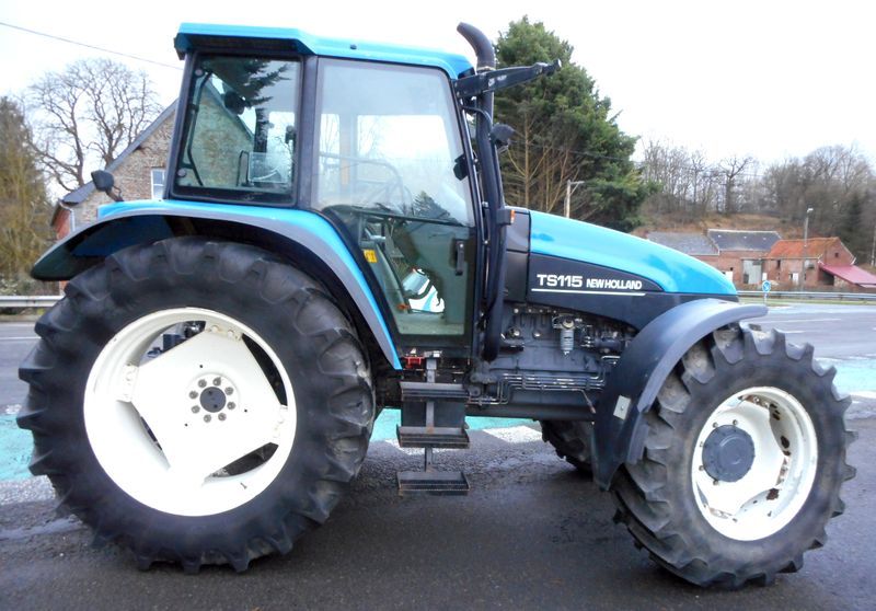 TRACTEUR AGRICOLE NEW HOLLAND TS115 4 RM 1999