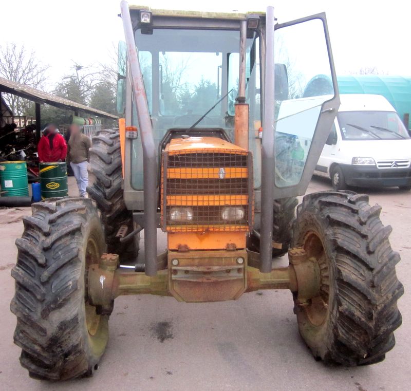 TRACTEUR AGRICOLE RENAULT 851 4S TURBO 4 RM 1983