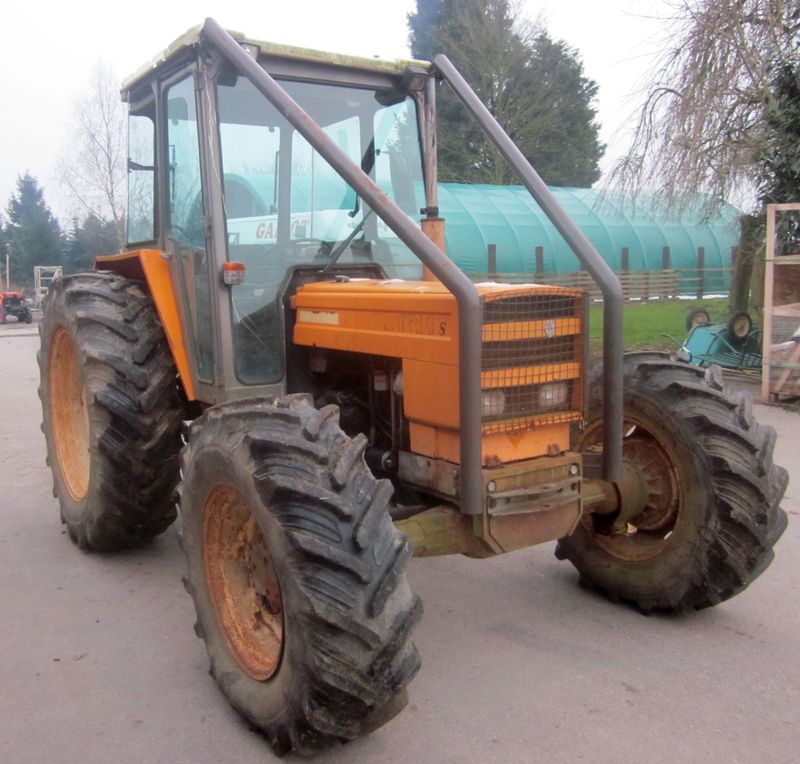 TRACTEUR AGRICOLE RENAULT 851 4S TURBO 4 RM 1983