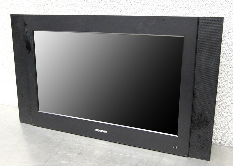 TELEVISION LCD DE MARQUE THOMSON MODELE  27LB 052B5 - 27 POUCES / 68 CM. HAUTS-PARLEURS STEREO INTEGRES.VENDUE AVEC SON PIED.
