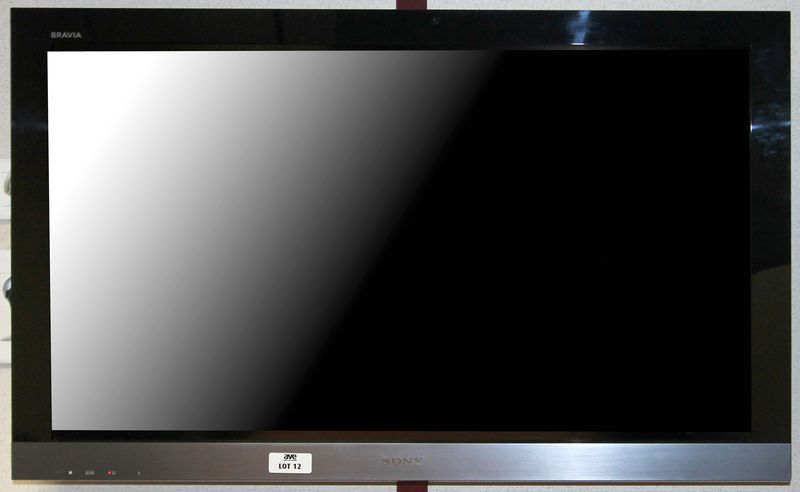 TELEVISION A ECRAN LCD FULL HD DE 40 POUCES DE MARQUE SONY MODELE BRAVIA KDL-40X500 VENDUE AVEC SON ATTACHE MURALE ET TELECOMMANDE. 1 UNITE, BATIMENT 3, 1ER ETAGE.