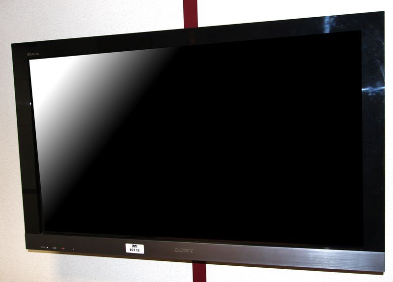 TELEVISION A ECRAN LCD FULL HD DE 40 POUCES DE MARQUE SONY MODELE BRAVIA KDL-40X500 VENDUE AVEC SON ATTACHE MURALE ET TELECOMMANDE. 1 UNITE, BATIMENT 3, 1ER ETAGE.