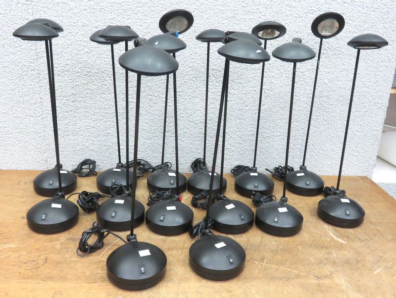 12 PETITES LAMPES DE BUREAU HALOGENE DE MARQUE UNILUX. VENDUE PAR PAIRE AVEC FACULTE DE REUNION.