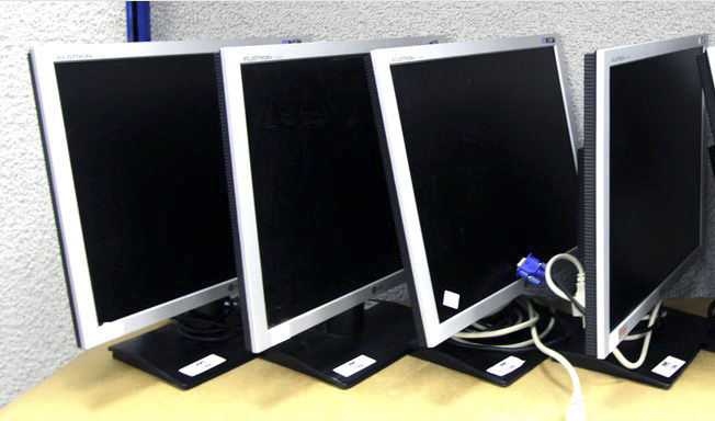 ECRANS LCD DE 19 POUCES DE MARQUE LG  MODELE FLATRON L19195.
