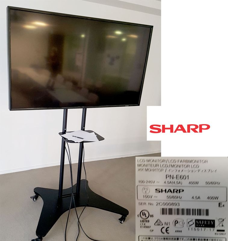 MONITEUR LCD 60 POUCES DE MARQUE SHARP MODELE PN-E601 VENDU AVEC SON SUPPORT SUR PIED  SUR ROULETTES. 46 RUE DE MONCEAU. 75008 PARIS. 3EME ETAGE.