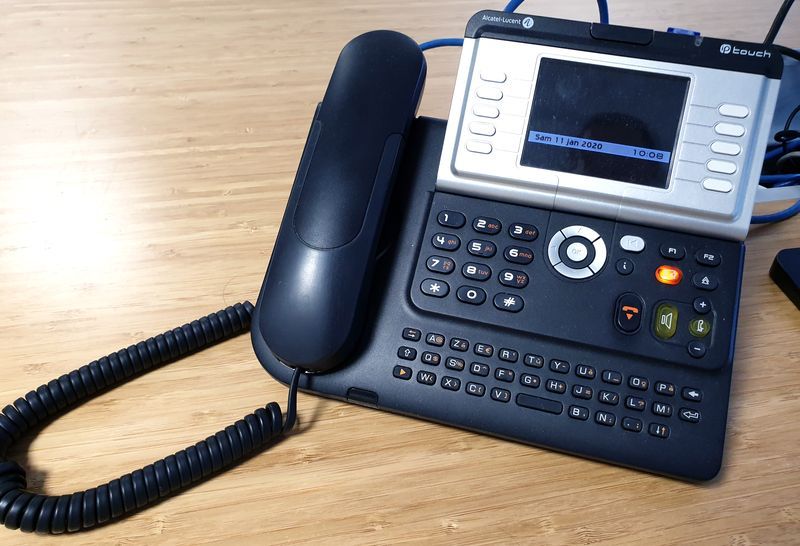 13 UNITES. TELEPHONES IP DE MARQUE ALCATEL LUCENT MODELE MODELE 4068 DONT 1 AVEC EXTENSION 8 ET 9. (3EME : ASSISTANTE DE DIRECTION)