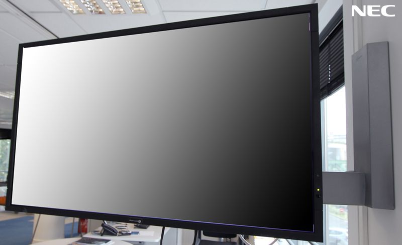 MONITEUR LCD DE 42 POUCES DE MARQUE NEC MODELE MULTISYNC V423. VENDU AVEC SON BRAS D'ECRAN DE MARQUE VOGEL'S. (OS ANGLE D991 ET AVENUE BELIN)