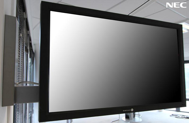 MONITEUR LCD DE 42 POUCES DE MARQUE NEC MODELE MULTISYNC V422. VENDU AVEC SON BRAS D'ECRAN DE MARQUE VOGEL'S. (OS ANGLE D991 ET AVENUE BELIN)