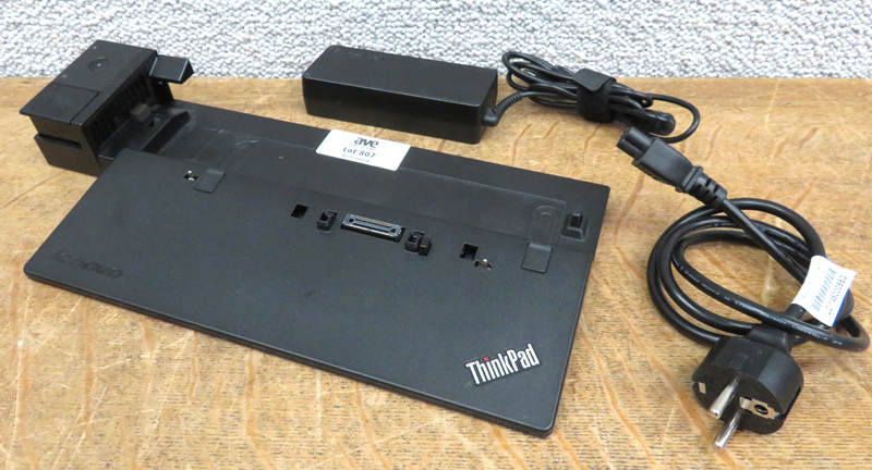 18 STATIONS D'ACCUEIL DE MARQUE LENOVO MODELE THINKPAD PRO DOCK 40A1. ON Y JOINT 12 CHARGEURS LENOVO, MODELES VARIES.