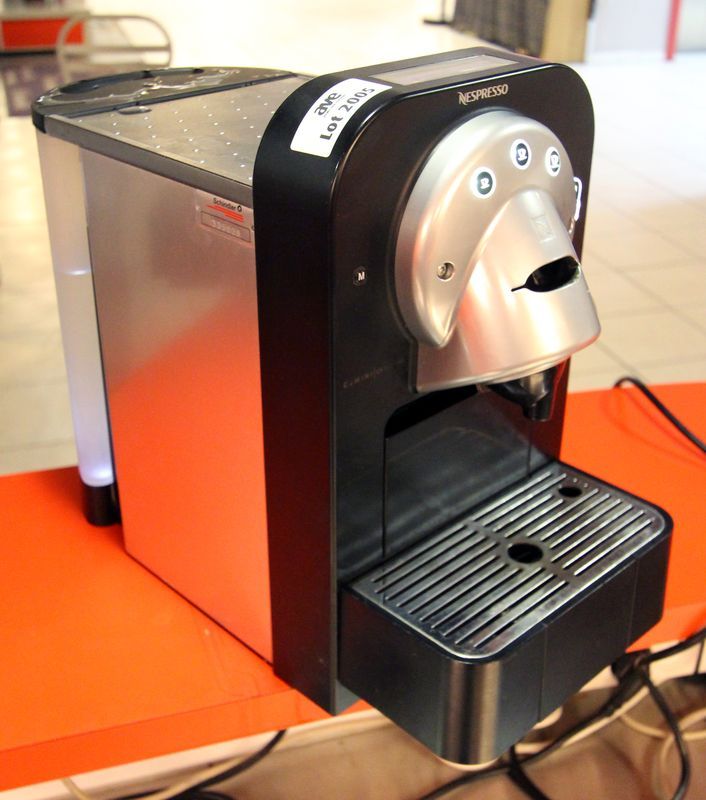 1 UNITE. MACHINE A CAFE DE MARQUE NESSPRESSO MODELE GEMINI CS 100 PRO. 37 X 21,5 X 45 CM. AVEC EMBALLAGE D'ORIGINE.  -1