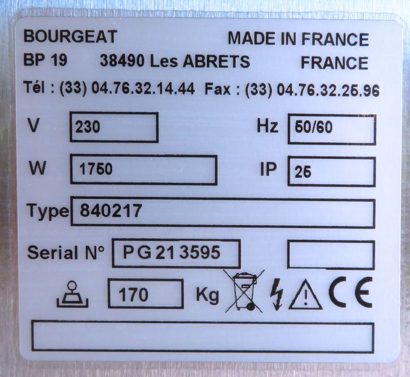 ETUVE SUR ROULETTES ELECTRIQUE DE MARQUE BOURGEAT MODELE SATTELITE 840217 EN INOX ALIMENTAIRE. 156 X 55 X 85 CM. BATIMENT RABELAIS.