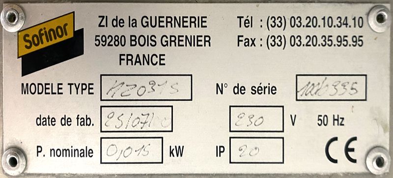 STERILISATEUR DE COUTEAUX DE MARQUE SOFINOR EN INOX ALIMENTAIRE. 61 X 51 X 17 CM.
