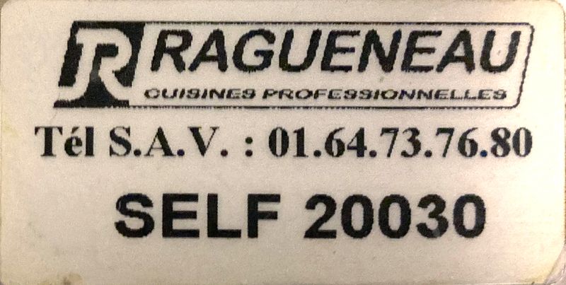 CHAFING DISH DE MARQUE RAGUENEAU MODELE SELF 20030. 26 X 67 X 35 CM. ON Y JOINT 2 CLOCHES. BAT. H ENTREE