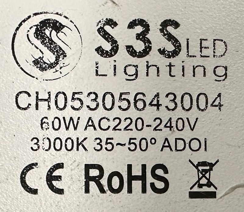 4 DOUBLES SPOTS ORIENTABLE LED POUR RAIL EN ALUMINIUM LAQUE BLANC DE MARQUE 3S LED LIGHTING MODELE CH05305643004. LED 60 WATT, 3000 K. 26 X 22 X 12.5 CM.