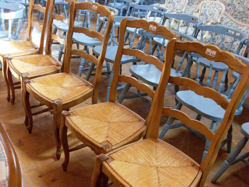 5 CHAISES PAILLEES.